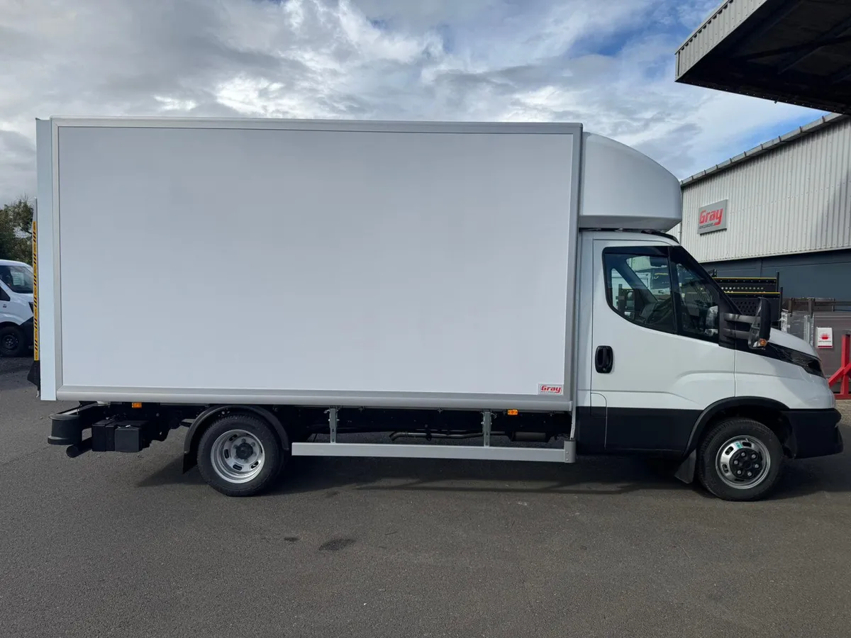New Iveco Daily box van with 750kg Taillift - Image 1