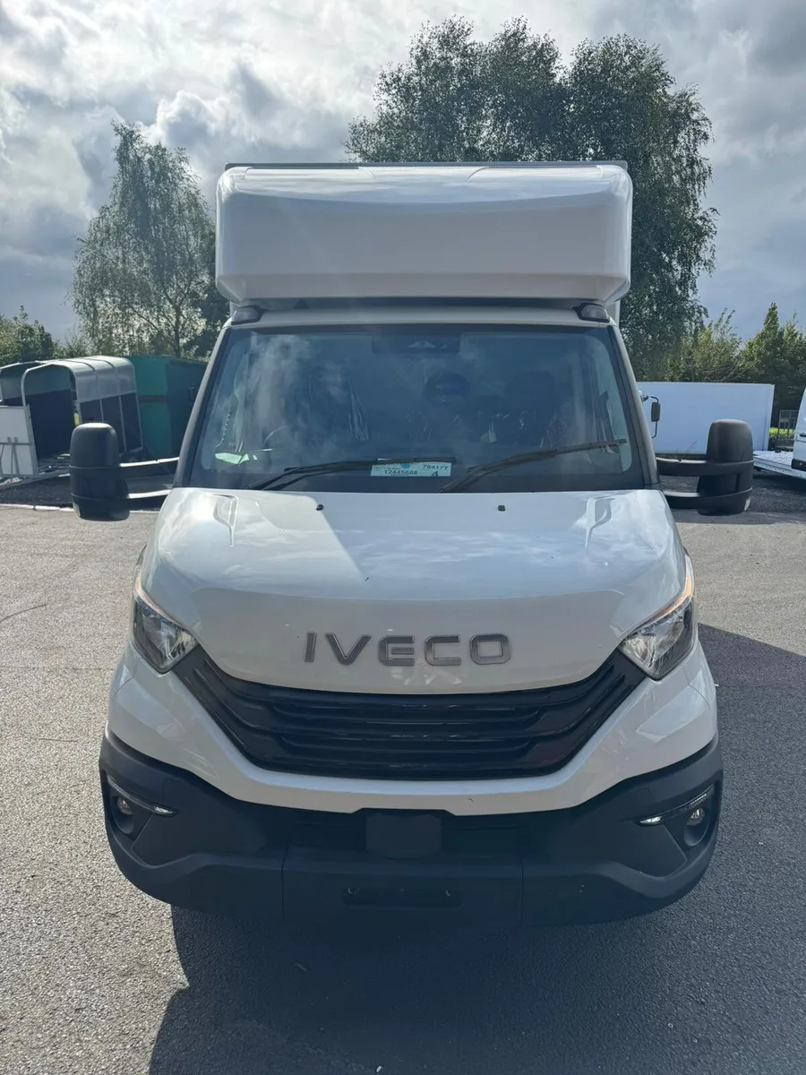New Iveco Daily box van with 750kg Taillift - Image 3
