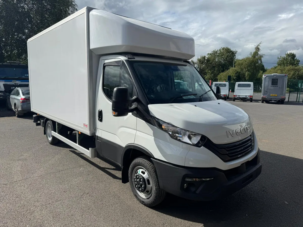New Iveco Daily box van with 750kg Taillift - Image 2