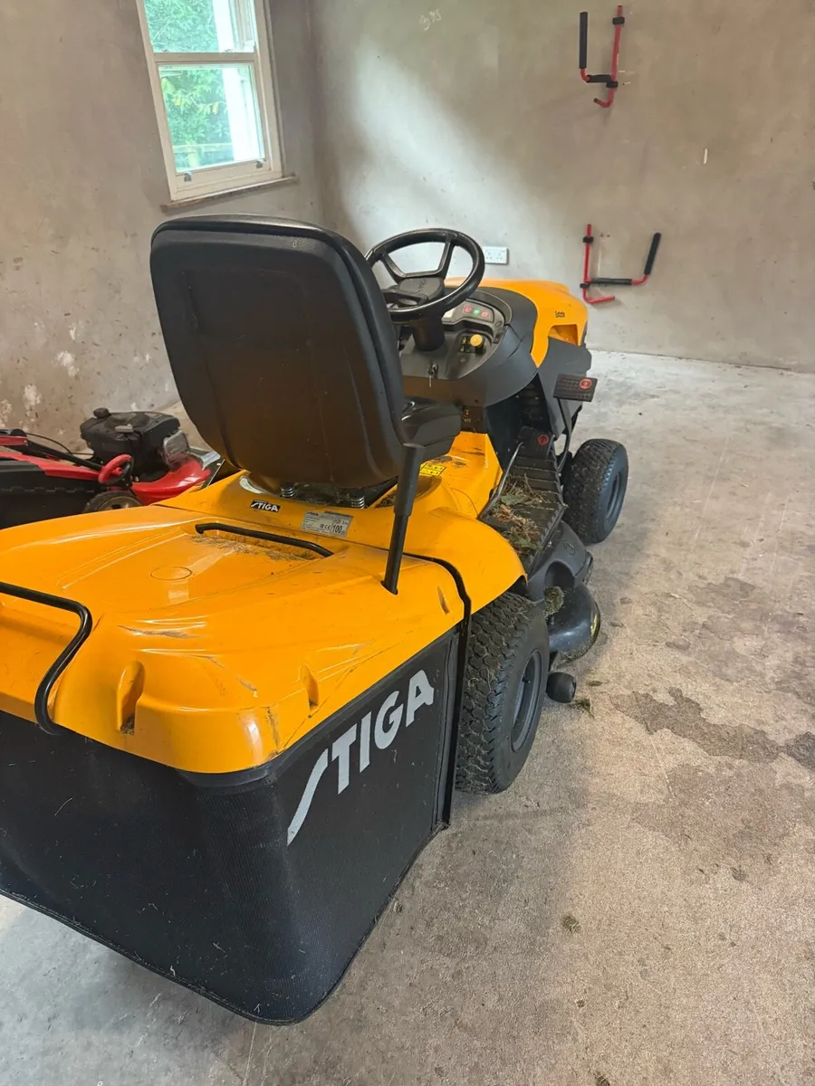 Ride on and push lawnmower - Image 1