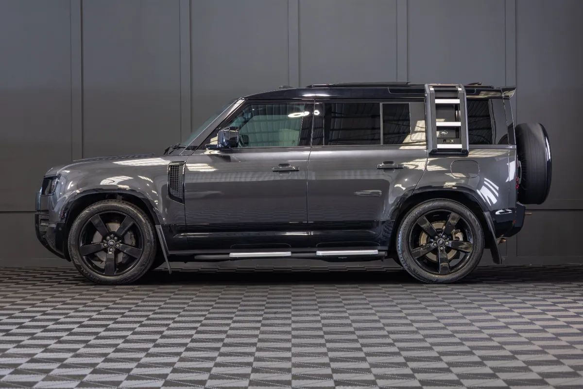 2023 Defender 110 P400e X-Dynamic HSE *Pan Roof - Image 3