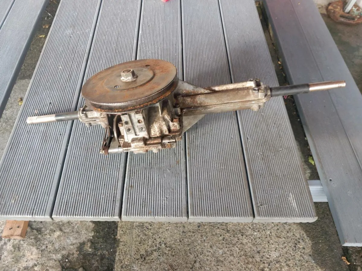 M.T.D/LAWNFLITE variable speed gearbox for sale - Image 1