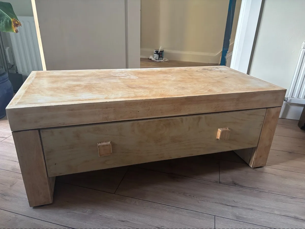 Solid wood coffee table - Image 1