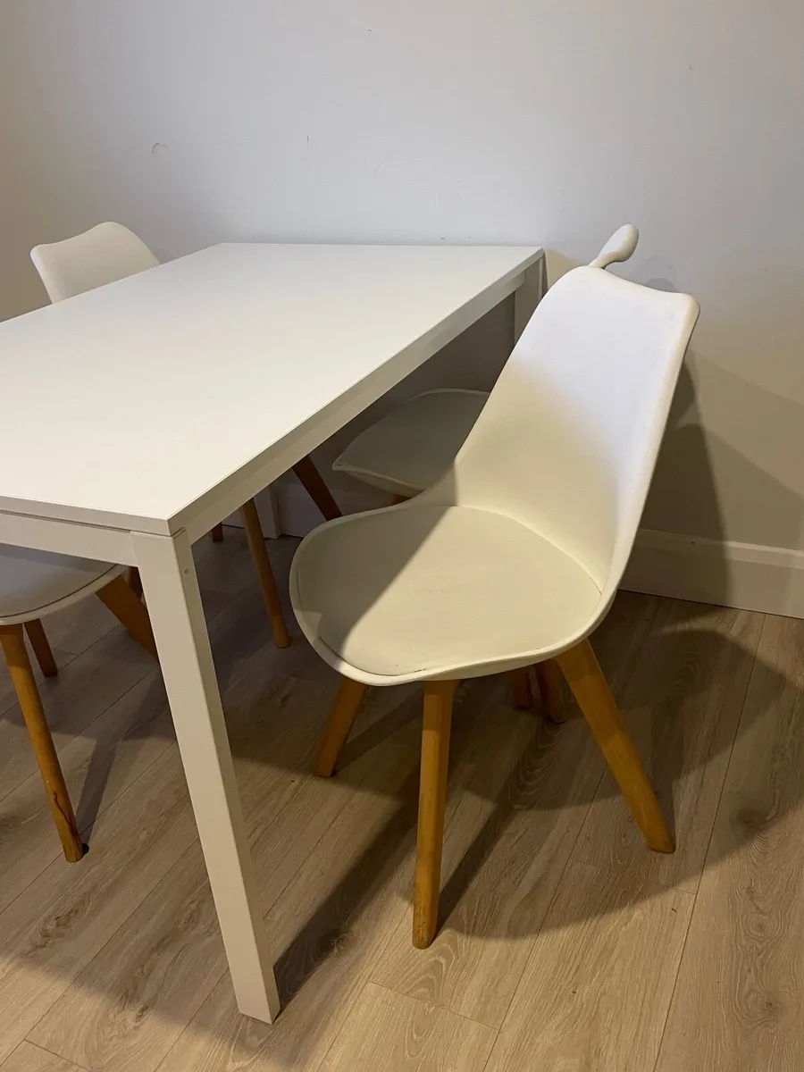 Table and 4 chairs - Image 2