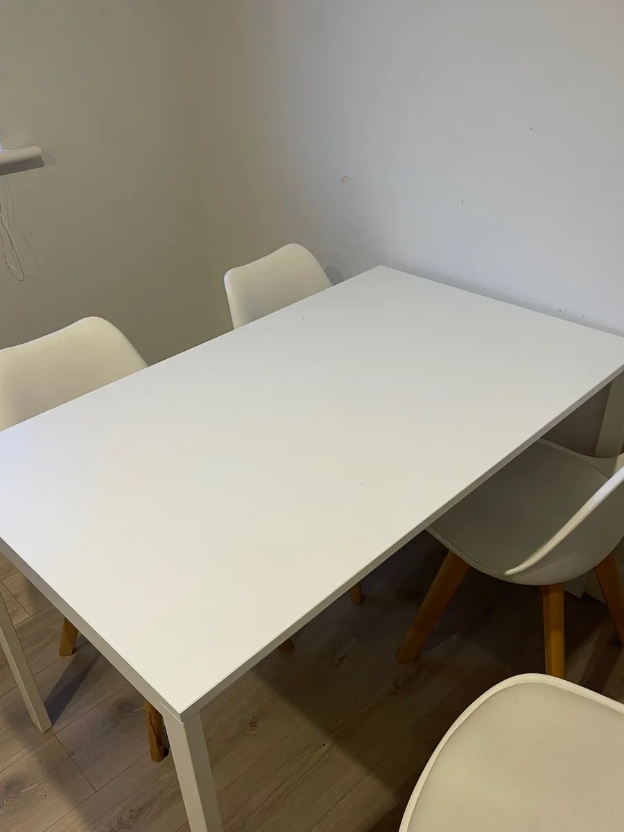 Table and 4 chairs - Image 3