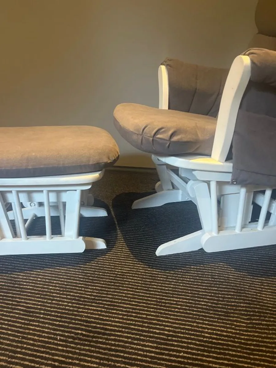 Nursing rocking chair - Image 4