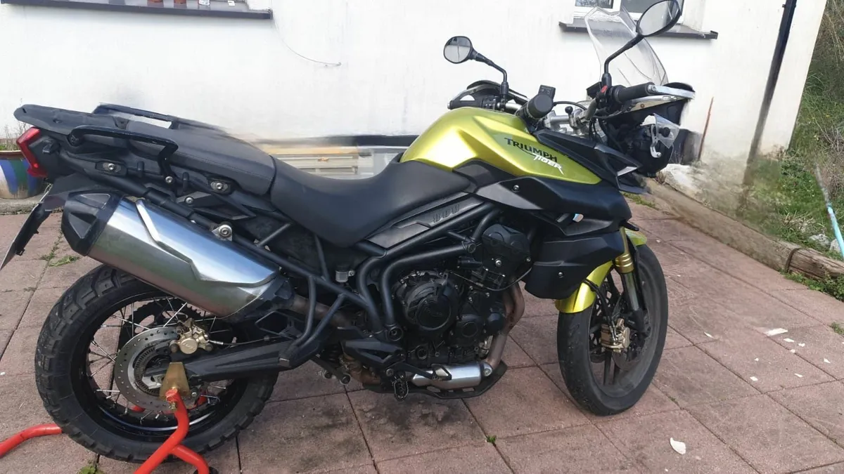 Triumph Tiger 800 - Image 1