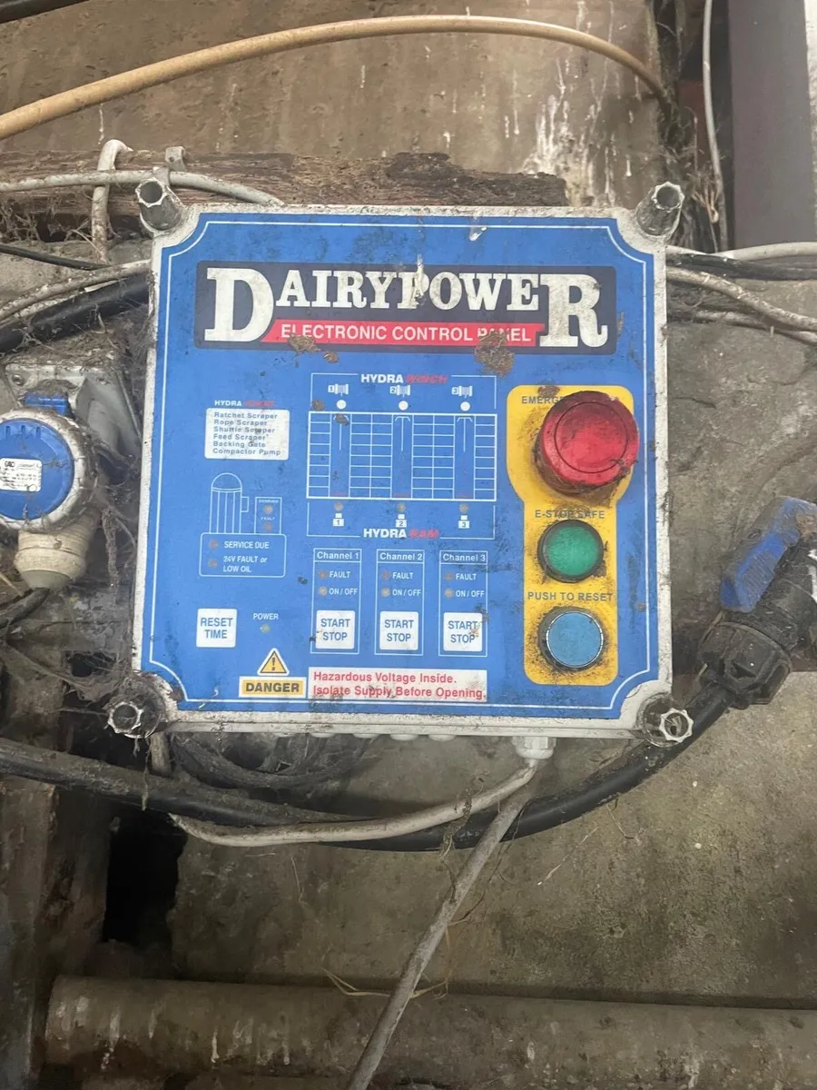 Dairy power scrapers - Image 1