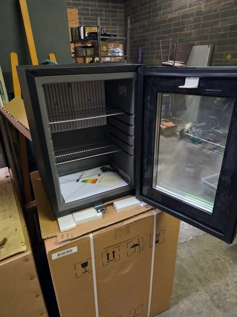Mini bar fridge - Image 1