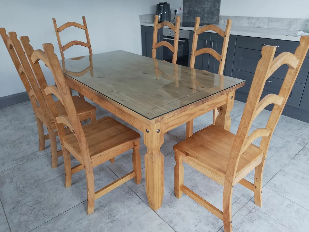 Dining table and chairs - Image 1