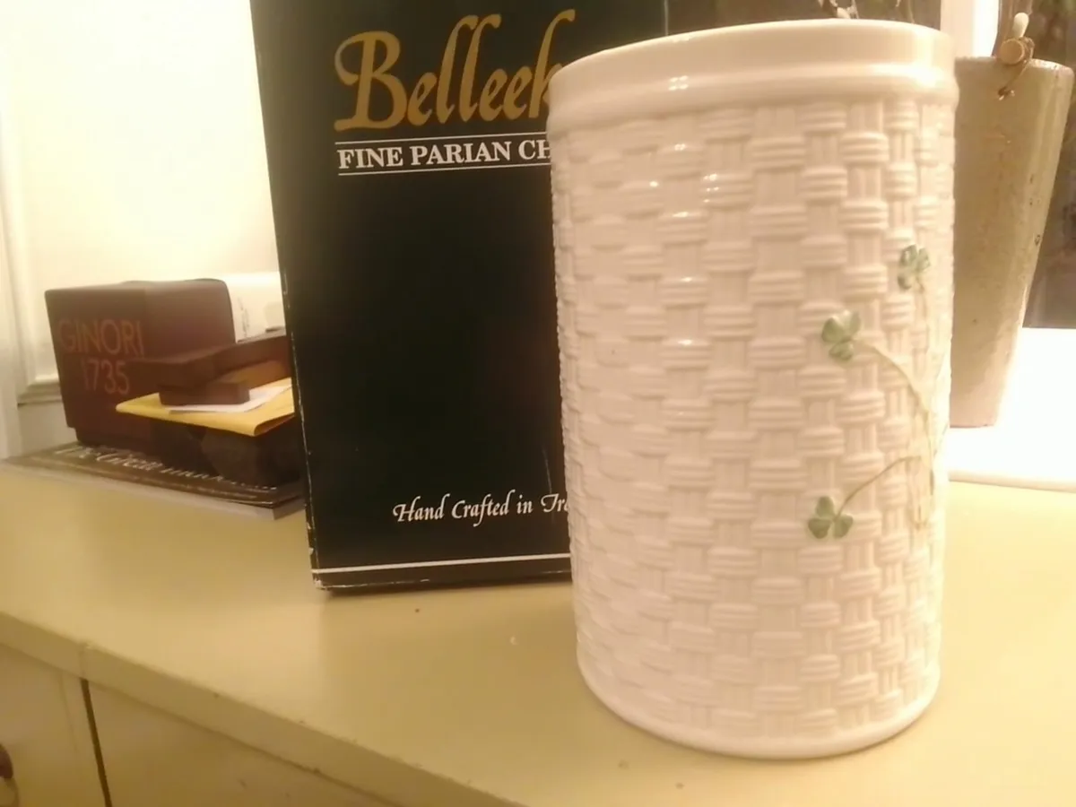 BELEEK CHINA  SHAMROCK UTENSILS HOLDER NEW - Image 1