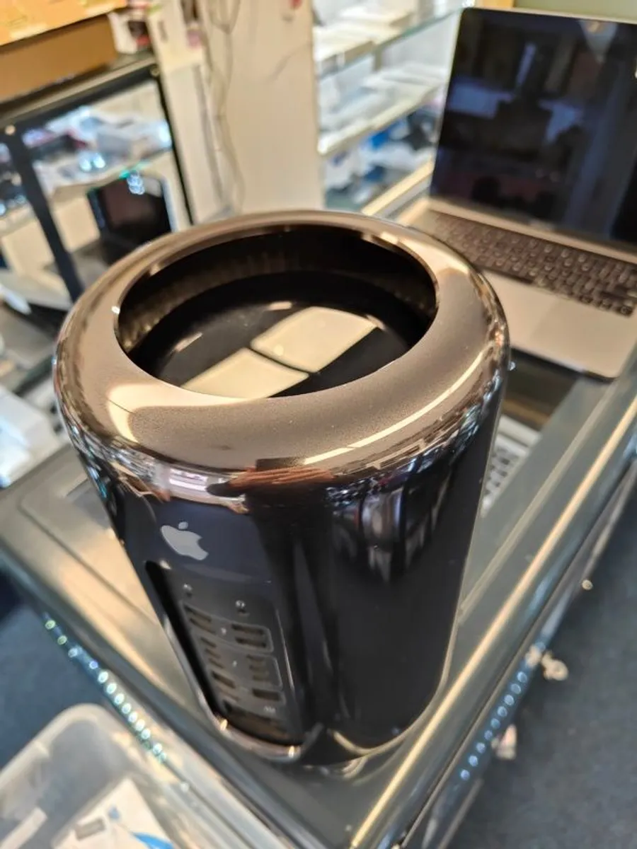 Apple Mac Pro (Late 2013) A1481 3.7GHz Intel Xeon E5, 32GB RAM, 512GB SDD macOS Monterey (Graphics: AMD FirePro D300 2GB) - Image 3