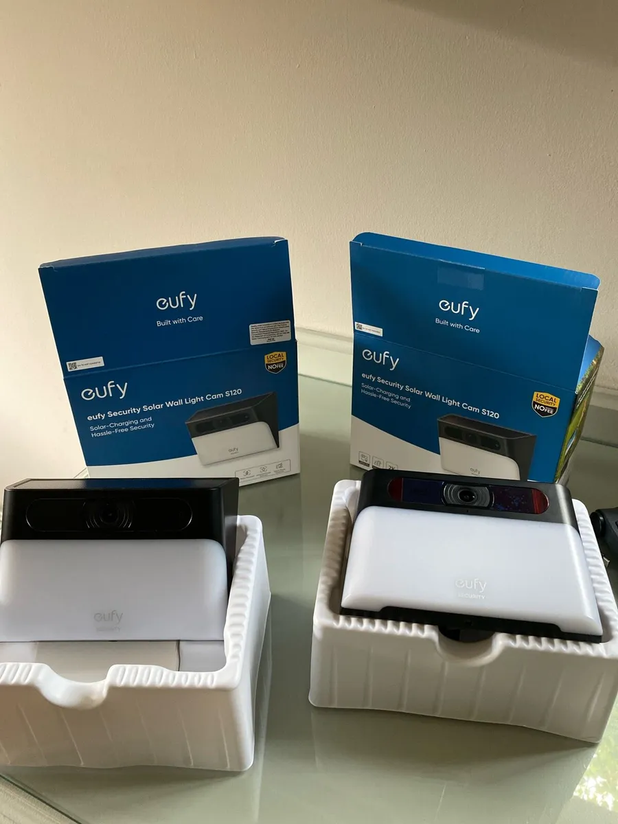 Eufy solar wall light camera x2