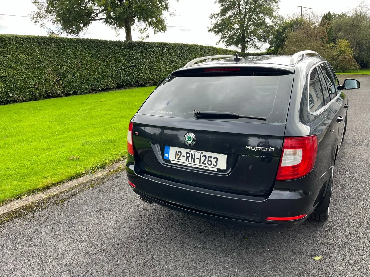 Skoda Superb Combi - Image 2