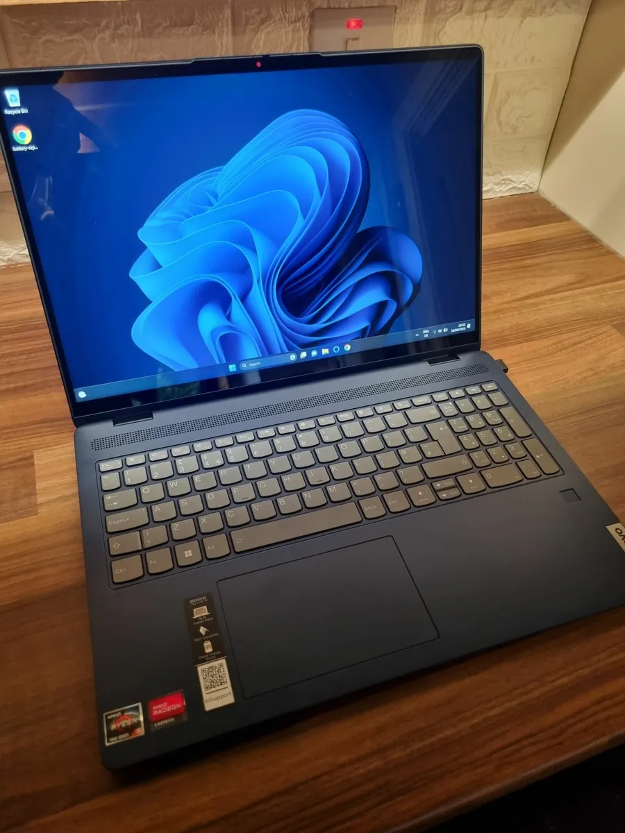 16" Lenovo High Spec Laptop Perfect - Image 1
