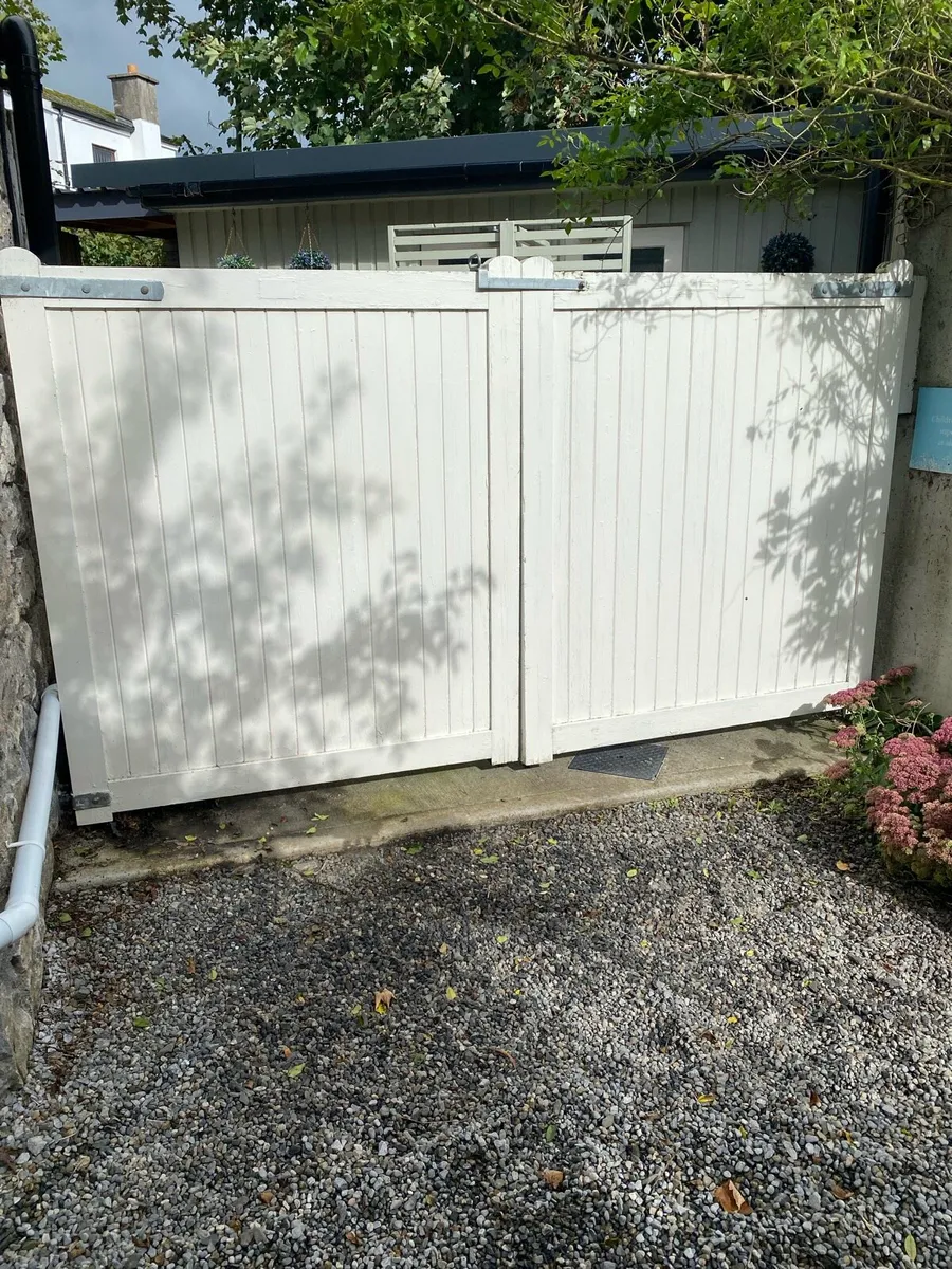 Gates - Image 1