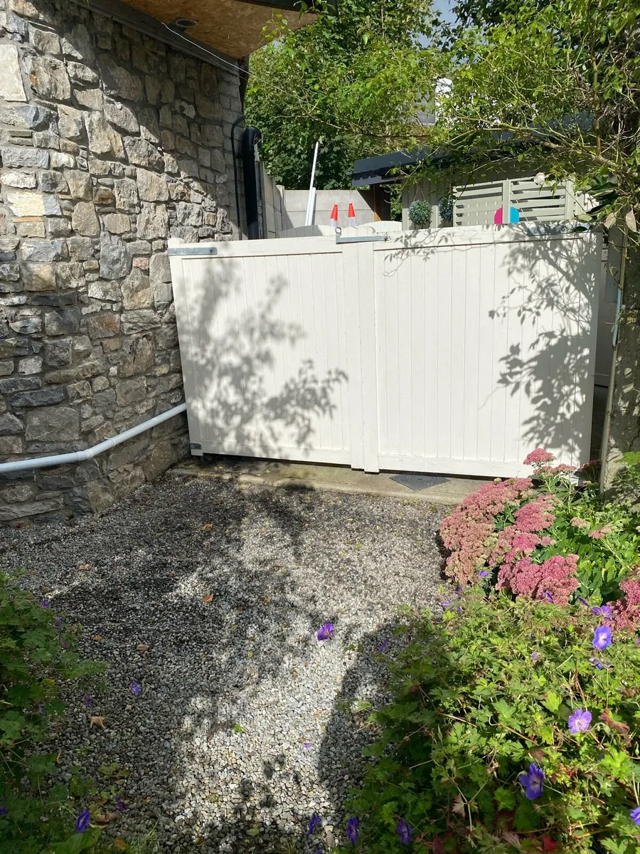 Gates - Image 2