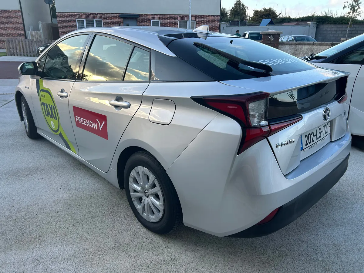 2020 TAXI READY Toyota Prius 1.8 hybrid autoamtic - Image 4