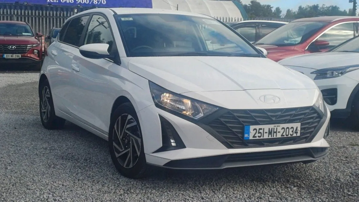 Hyundai i20 Deluxe Plus - Image 1