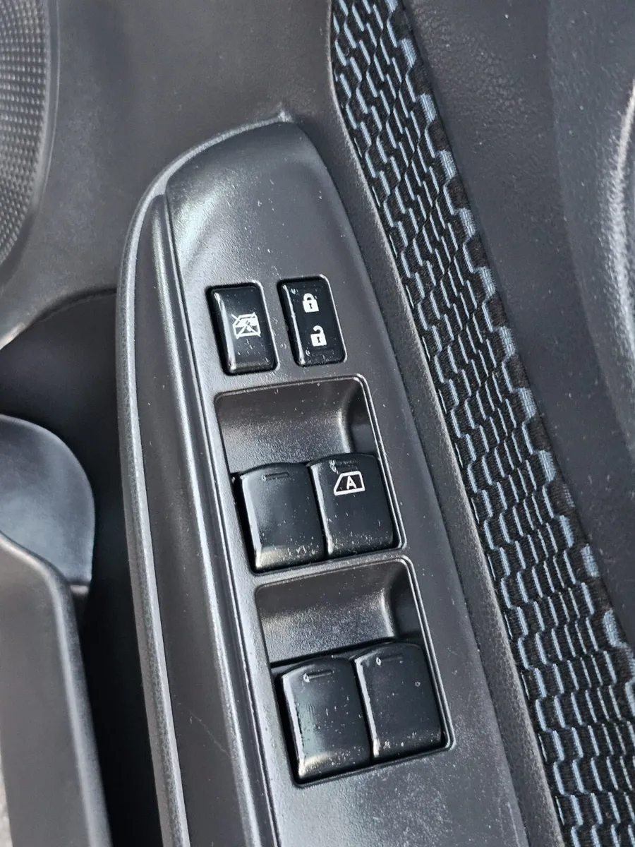 Nissan Note 2015 Automatic - Image 4
