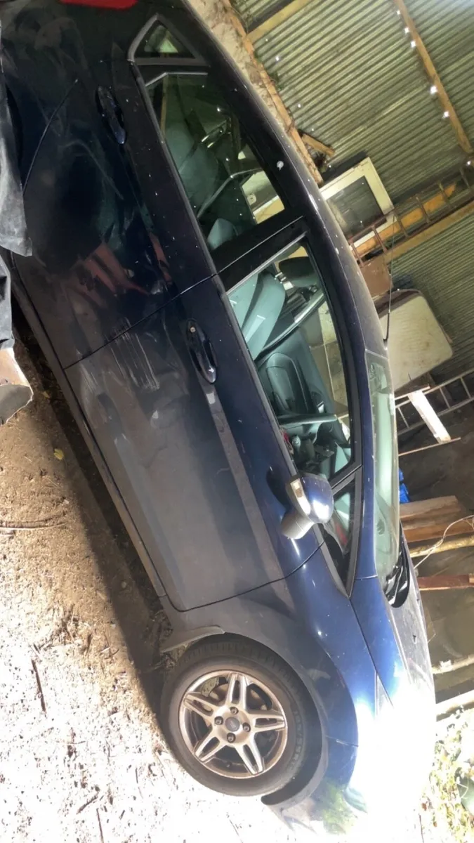 Ford Fiesta 2010 - Image 2