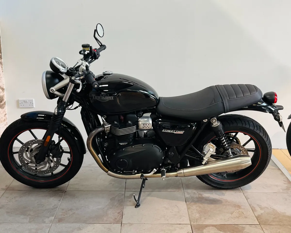 TRIUMPH BONNEVILLE 900 STREET TWIN - Image 4