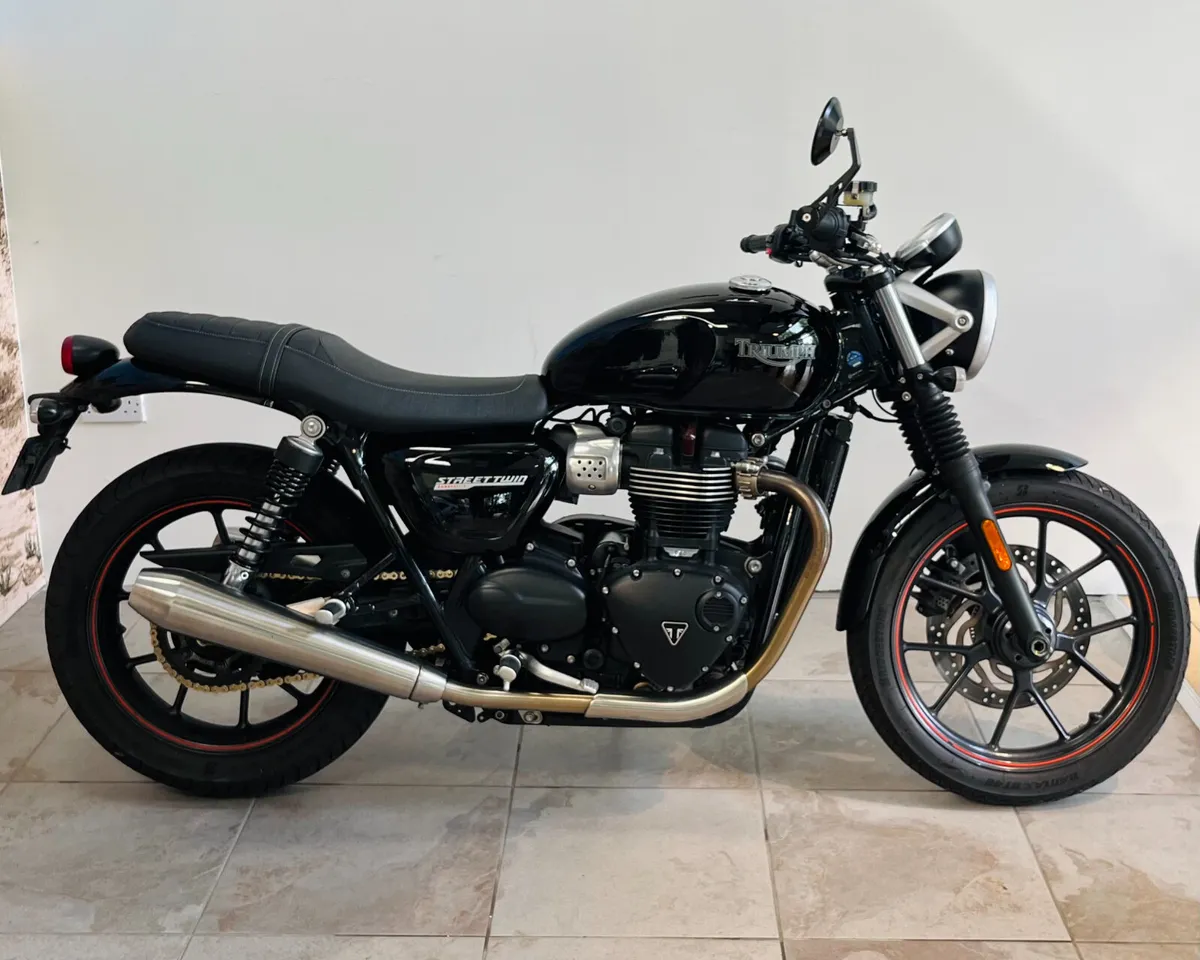 TRIUMPH BONNEVILLE 900 STREET TWIN - Image 1