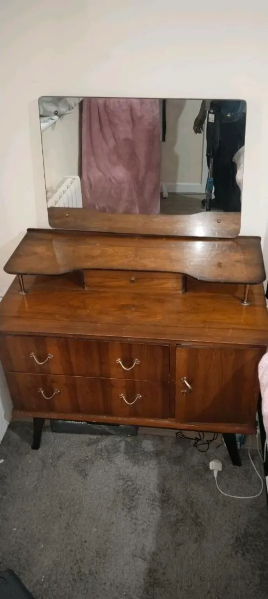 Dressing table - Image 1