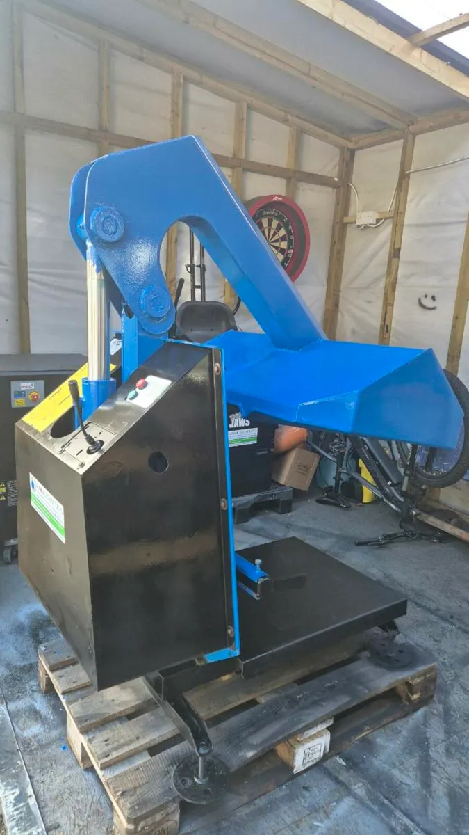 Bin compactor press - Image 1