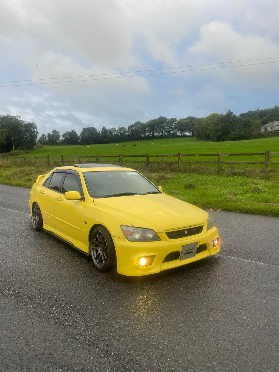 Lexus is200 - Image 1