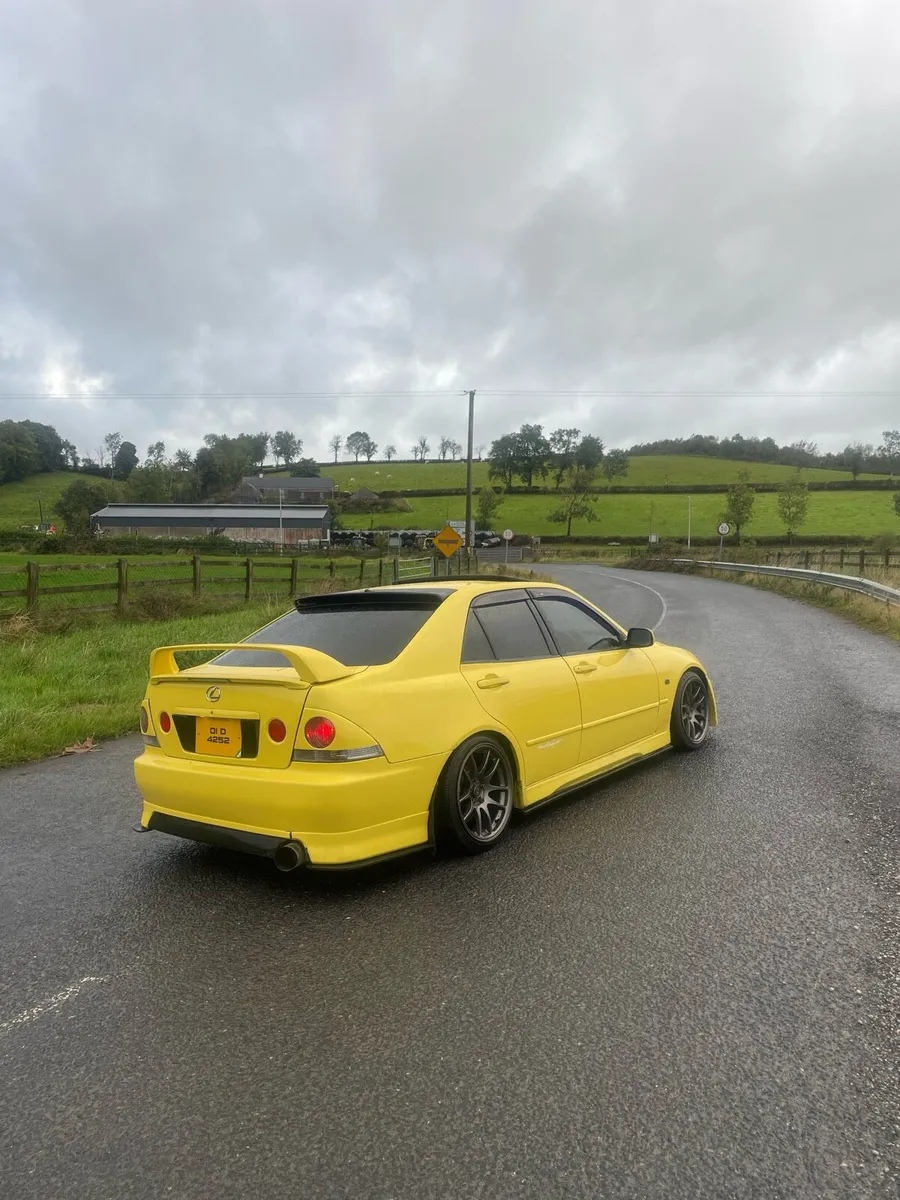 Lexus is200 - Image 2