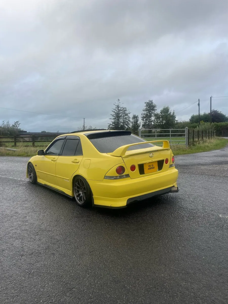 Lexus is200 - Image 4