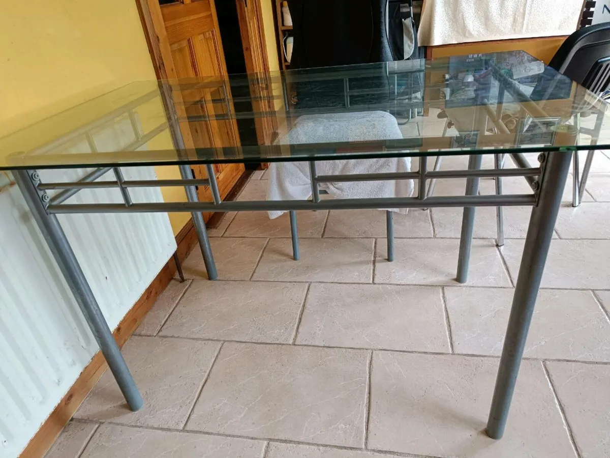 Table+chairs - Image 1