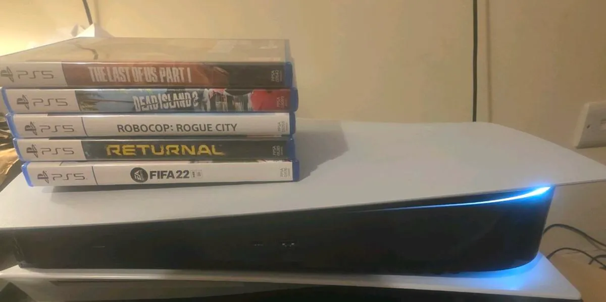 PS5 (Disc Version)+ GAMES + 1 CONTROLLER & LEADS - Image 3
