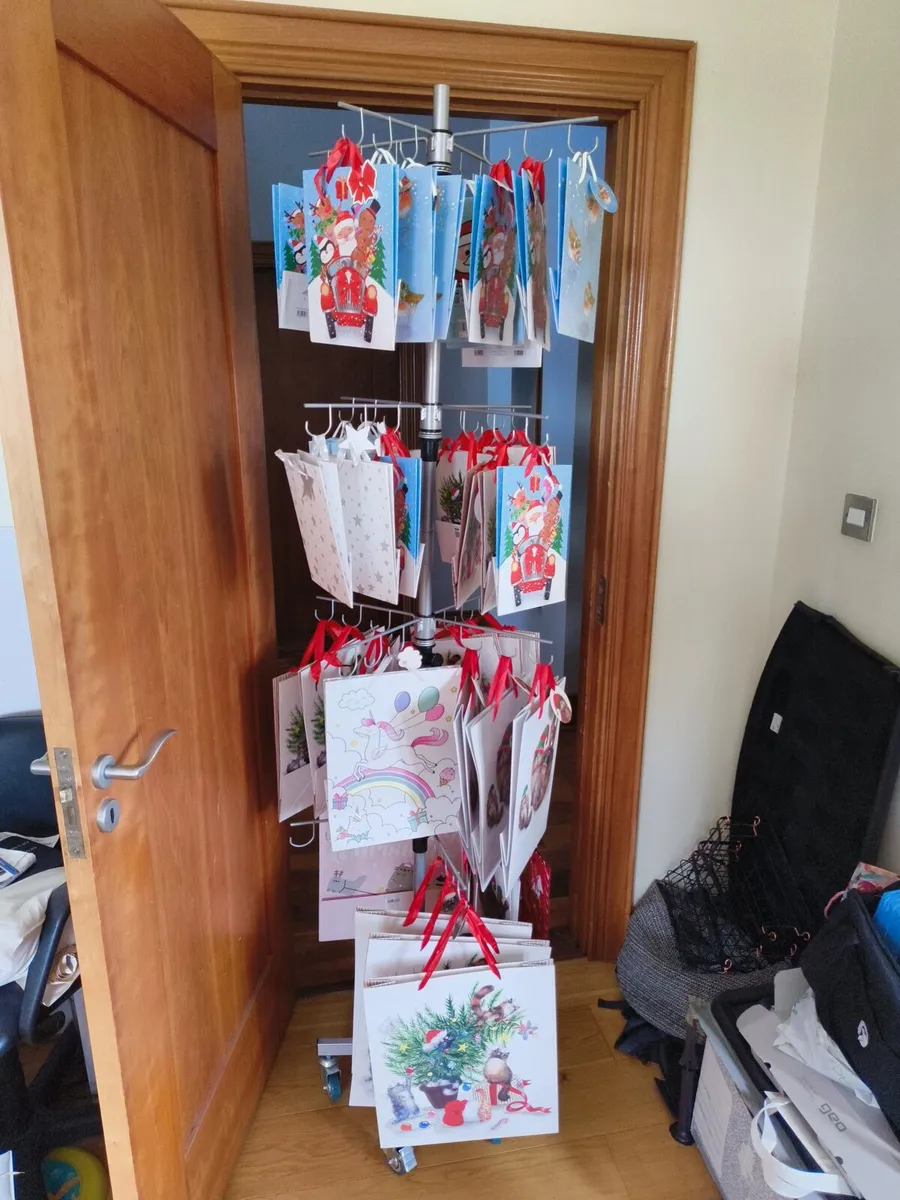 Gift bag spinner merchandiser for sale - Image 1
