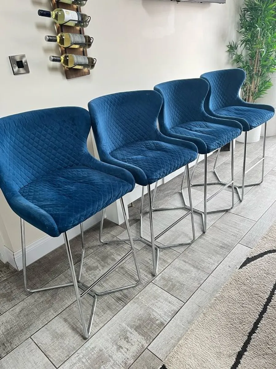 bar stools x4