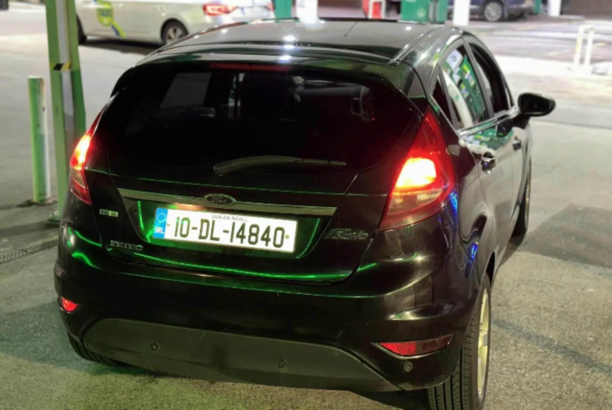Ford fiesta 1.6 Diesel  sports - Image 2