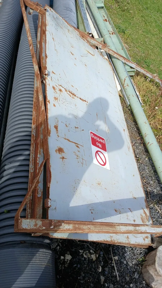 Steel doors - Image 1