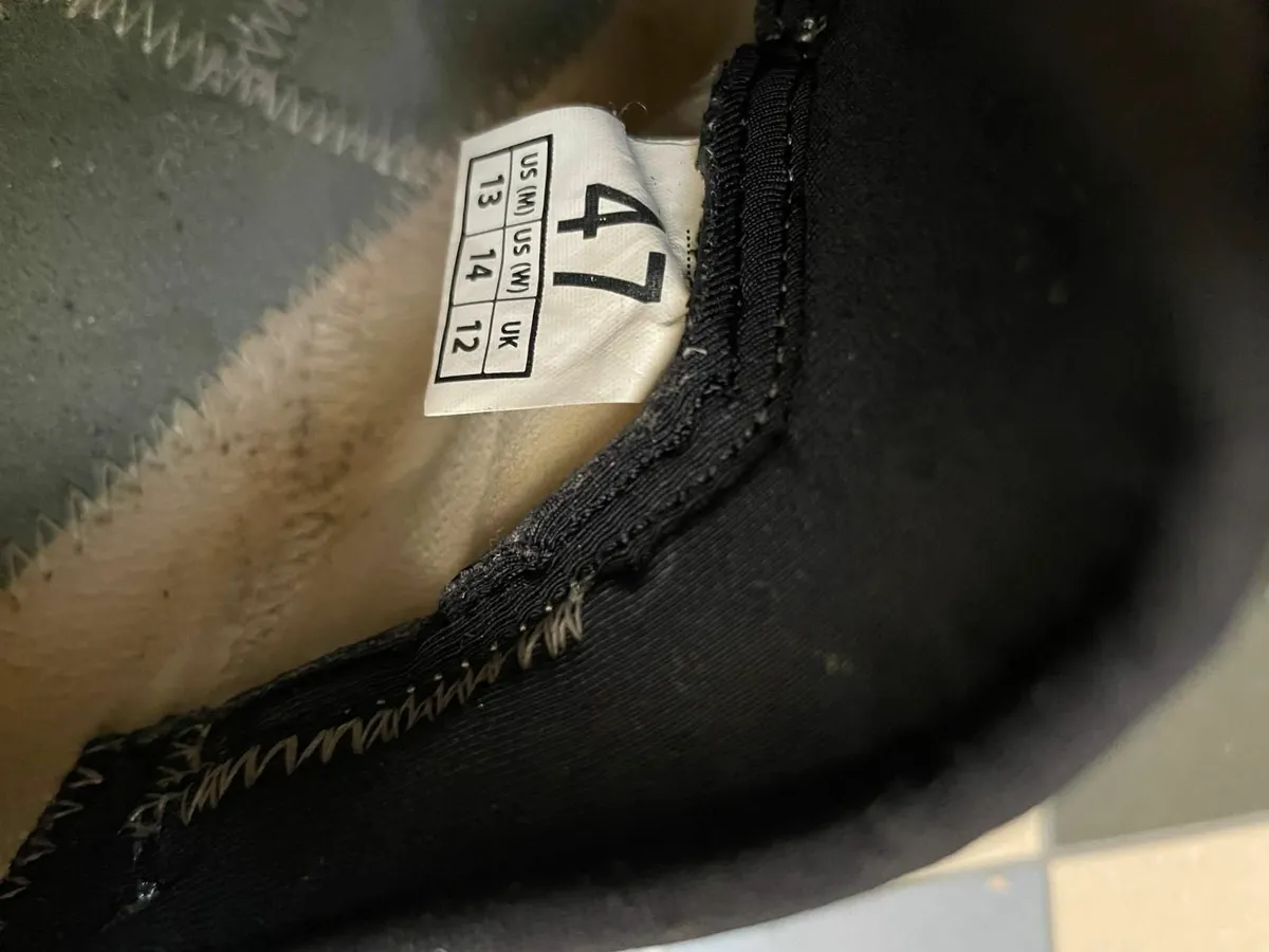 Evolv - Zenist - Climbing shoes UK12 - Image 3