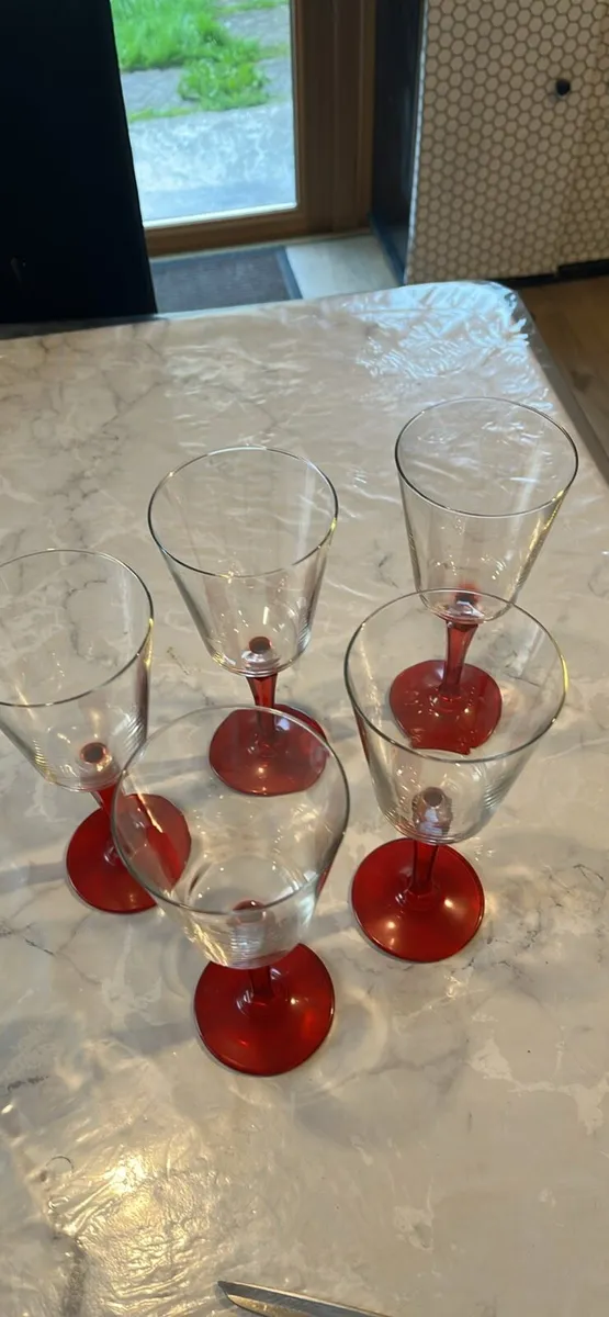 Win glasses  & wooden try - Image 1