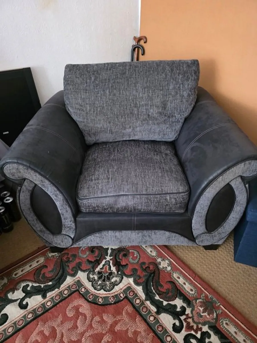 Couch - Image 2
