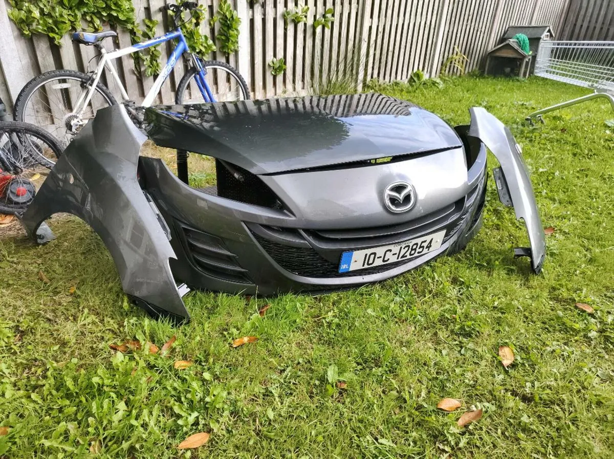 Mazda3 front panels 200€ - Image 1