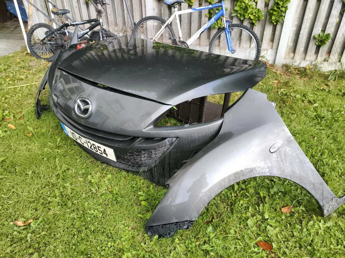 Mazda3 front panels 200€ - Image 2