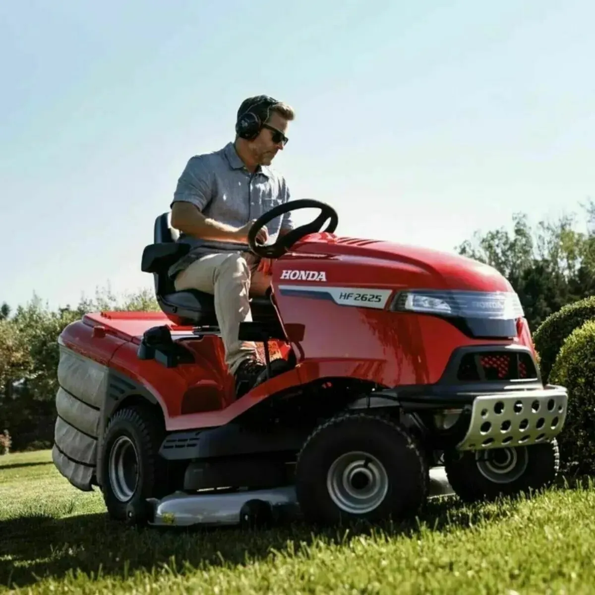 HF2625 HME Ride on mower - Image 1