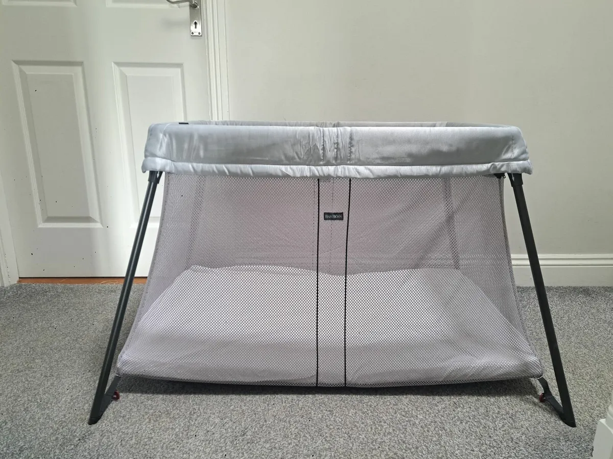 Baby Björn Travel cot - Image 1