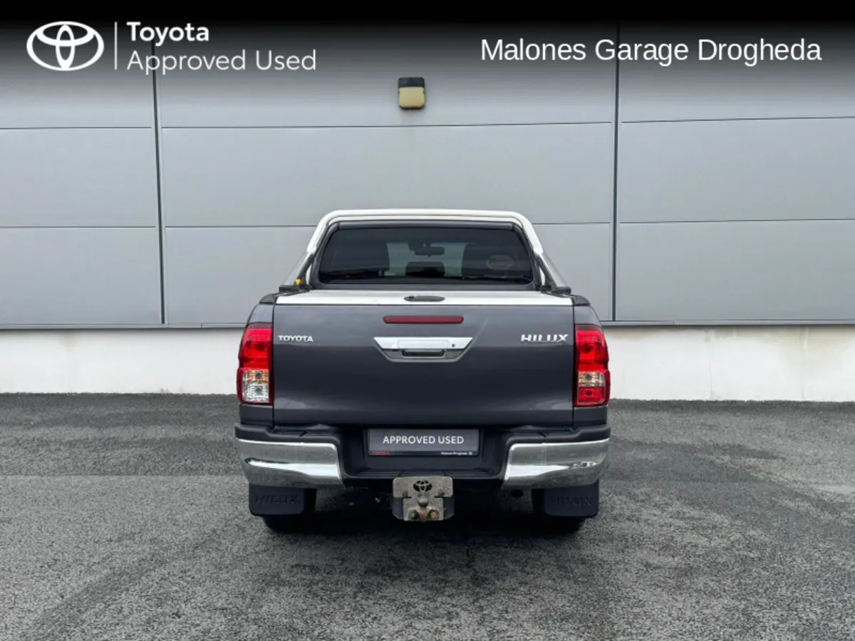 Toyota Hilux 2.8 SR5 DOUBLE CAB 4DR - Image 3