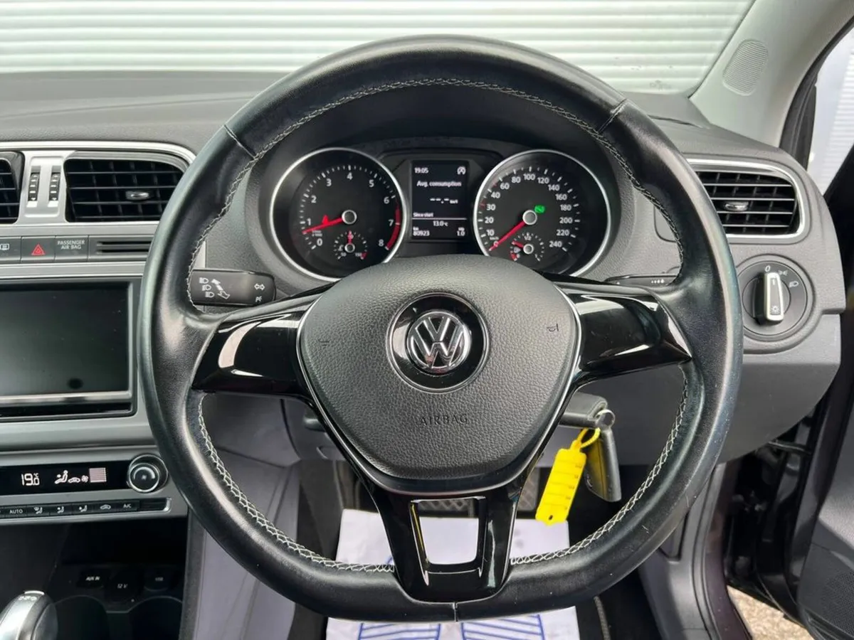 Volkswagen Polo LOUNGE EDITION 1.2 TSI AUTO // SER - Image 4