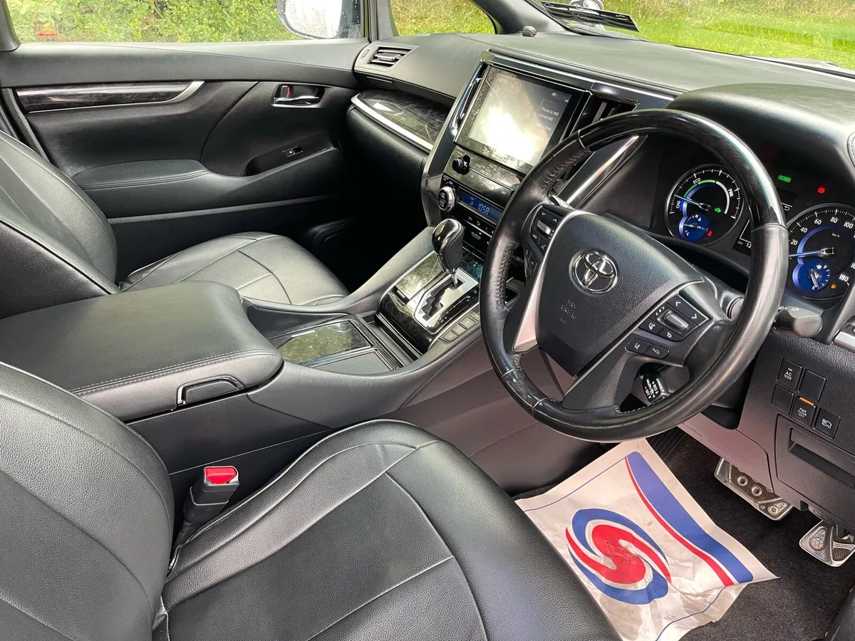 Toyota Alphard - Image 2