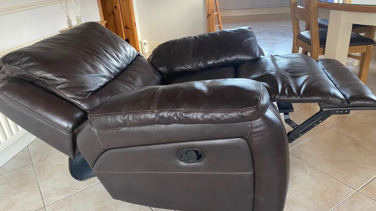 Leather recliner Armchair - Image 1