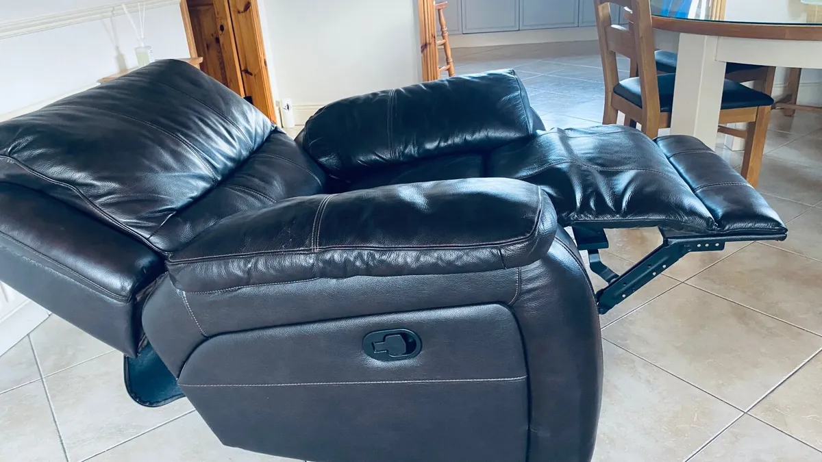 Leather recliner Armchair - Image 2